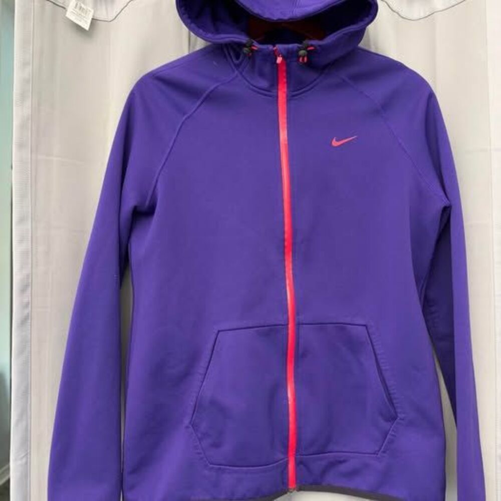 Nike Women’s Therma Fit zip up hoodie - size Large